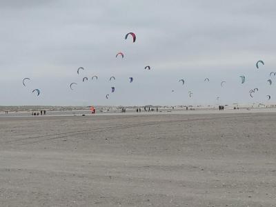 Kite surfers at the zandmotor